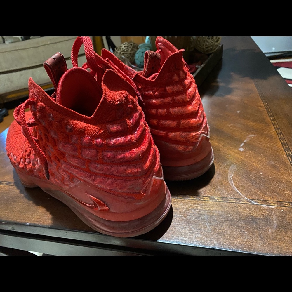 Lebron XVII. RED.